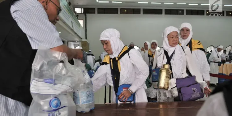 Jamaah yang Membawa Air Zamzam dalam Koper Bagasi Siap-siap Kena Denda Rp 25 Juta