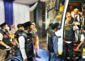 Jamaah Haji Kloter 13 JKG Asal Tangsel Tiba di Tanah Air
