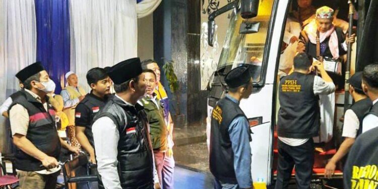 Jamaah Haji Kloter 13 JKG Asal Tangsel Tiba di Tanah Air