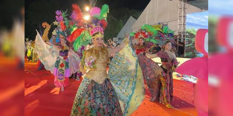Kenakan Batik Khas, Pemkot Tangsel Tampil Menawan dalam Karnaval Budaya Nusantara Rakernas Apeksi
