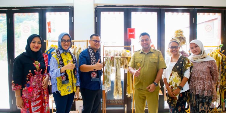 Pilar Apresiasi Kriya Kecamatan Setu yang Tampil dalam Art and Craft Exhibition 2024