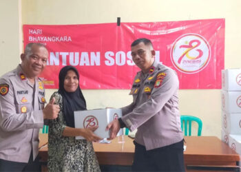 Peringati HUT Ke-78 Bhayangkara, Polsek Legok Bagikan Bansos ke Masyarakat