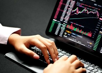 Manajemen Keuangan Internasional, Strategi untuk Meningkatkan Efisiensi dan Mengurangi Risiko