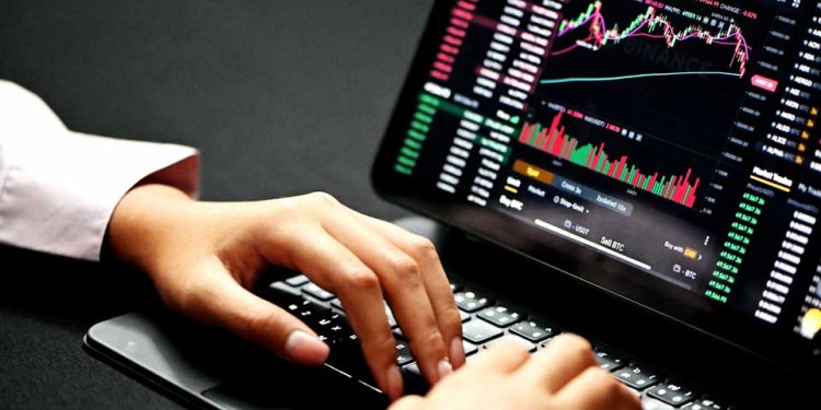 Manajemen Keuangan Internasional, Strategi untuk Meningkatkan Efisiensi dan Mengurangi Risiko