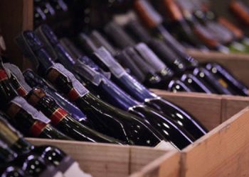 Berkedok Warung Jamu, Polisi Sita Ratusan Botol Miras Berbagai Merk di Pondok Aren