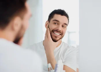 Enam Tips Perawatan Wajah Pria Biar Kinclong