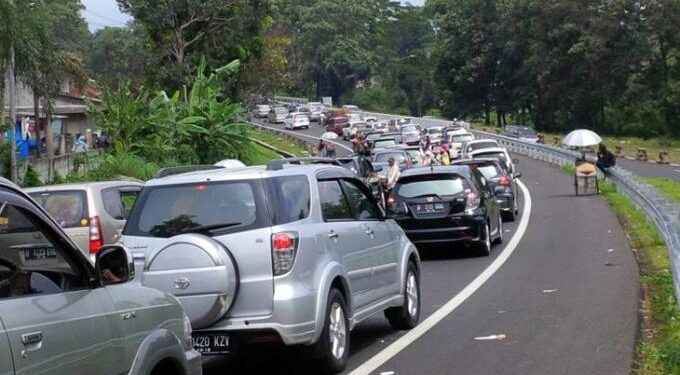 Liburan Sekolah, Pagi Ini Jalur Puncak Terpantau Macet Sekitar 5 Kilometer