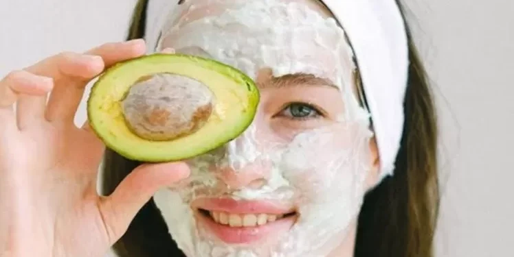 Ladies, Lebih Penting Mana, Skincare Atau Makanan Sehat?
