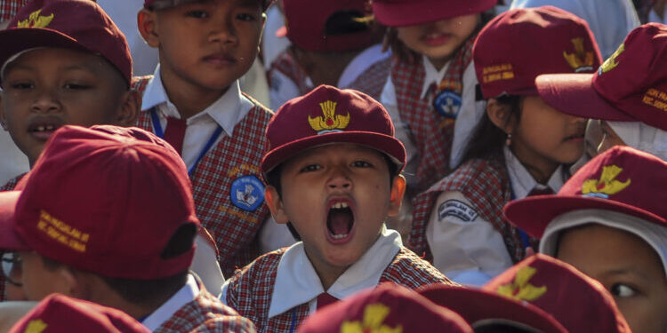 Foto: Hari Pertama Tahun Ajaran Baru 2024-2025