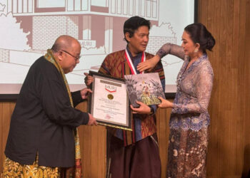 MURI Beri Penghargaan pada Buku Kumpulan Puisi Wina Armada Sukardi