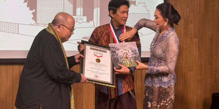MURI Beri Penghargaan pada Buku Kumpulan Puisi Wina Armada Sukardi