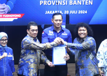 Demokrat Serahkan Surat Rekomendasi kepada Riza-Marshel untuk Pilkada Tangsel