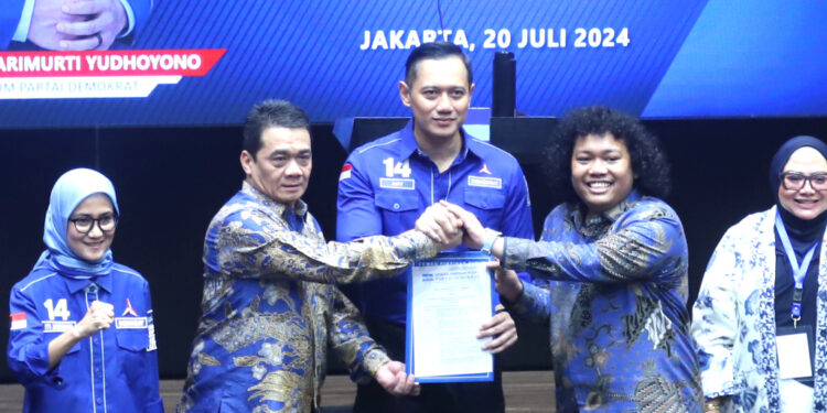 Demokrat Serahkan Surat Rekomendasi kepada Riza-Marshel untuk Pilkada Tangsel