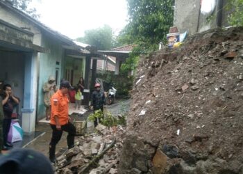 Akibat Hujan Deras di Tangsel, Sejumlah Titik Dilanda Banjir dan Tanah Longsor