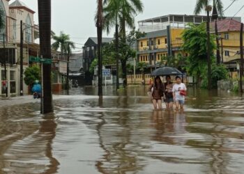Empat RT di Jakarta Barat Masih Terendam Banjir Hingga Minggu Pagi
