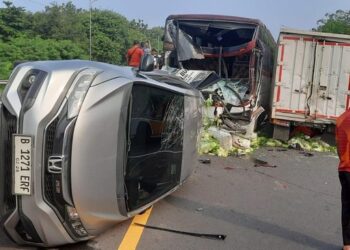 Kecelakaan Beruntun di Tol Cipularang, Tiga Orang Dilarikan ke RS Abdul Rojak