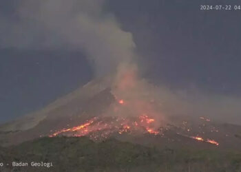 Gunung Merapi Muntahkan Awan Panas pada Senin Pagi, BPPTKG Beri Imbauan