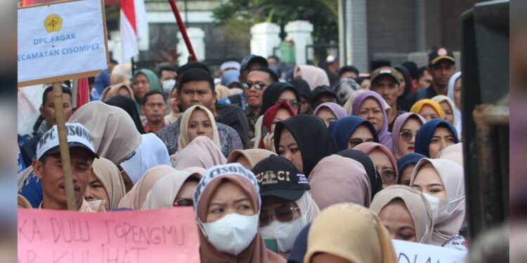 Kado Pahit Tahun Ajaran Baru, Ratusan Guru Honorer di Jakarta Diberhentikan Sepihak