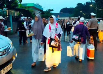 Jamaah Haji Kloter 24 JKG Asal Tangsel Tiba di Tanah Air