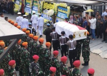 Jenazah Hamzah Haz Dikebumikan di Samping Makam Istri Tercinta