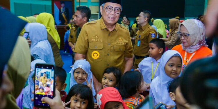 Hari Anak Nasional, Benyamin Davine Imbau Orang Tua Bawa Anak ke PIN Polio