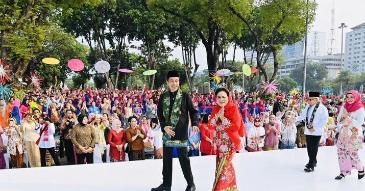 Presiden Jokowi Beserta Istri Hadir dalam Hari Kebaya Nasional 2024