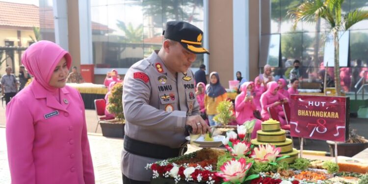 Syukuran HUT Ke-78 Bhayangkara, Polres Tangsel Beri Penghargaan pada Personel