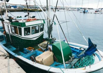 ilustrasi kapal nelayan