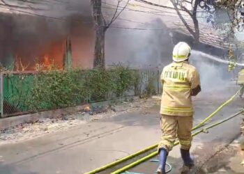 Kebakaran di SDN 01 Pondok Bambu, Seluruh Kelas dan Kantin Hangus Dilalap Api