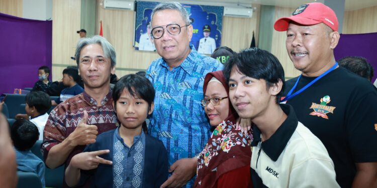 Gelar Khitanan Massal, Benyamin Davnie Apresiasi Keluarga Besar Ojol Tangsel