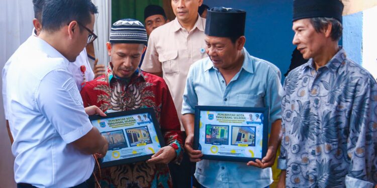 Menerima Program Bedah Rumah Pemkot Tangsel, Warga Ini Ceritakan Kisah Haru