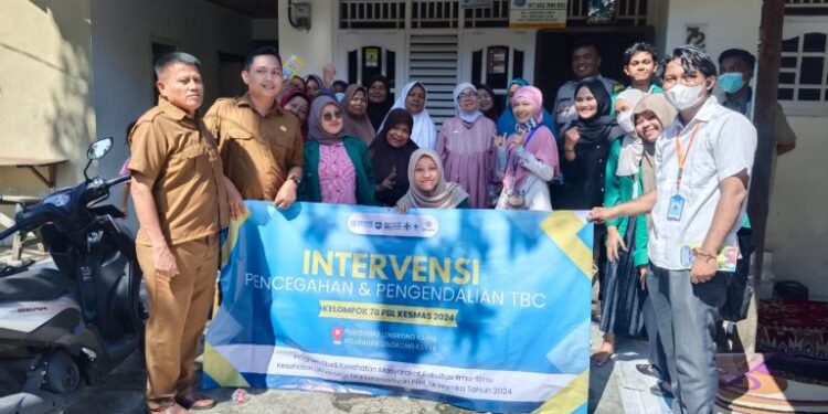 Bhabinkamtibmas dan Sekel Lengkong Karya Pantau “Ngider Sehat” di Kp. Buaran