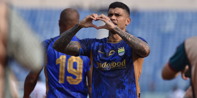 Meski Bekuk PSM, Pelatih Persib Akui Masih Banyak yang Harus Dievaluasi