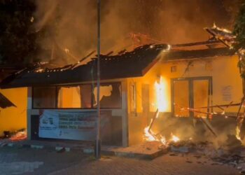 Diduga Korsleting Listrik, Pospol Polsek Pondok Aren di Graha Raya Ludes Terbakar