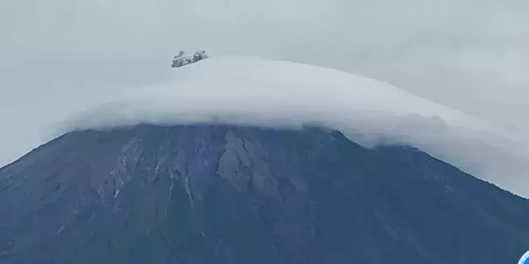 Pagi Ini, Gunung Semeru Erupsi Lagi Sebanyak 6 Kali