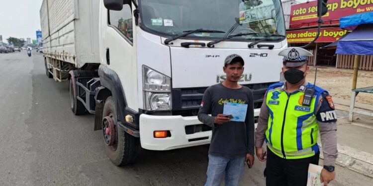Sat Lantas Polres Tangsel Gelar Patroli, Tindak Truk Langgar Jam Operasional