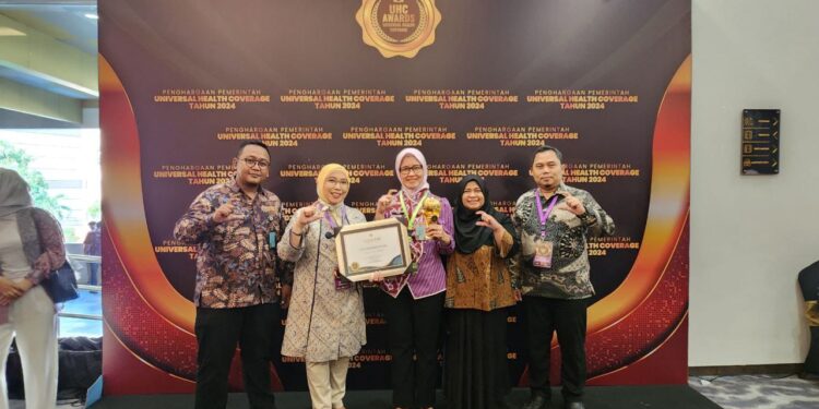 Pemkot Tangsel Raih Penghargaan Universal Health Coverage (UHC) 2024