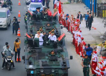 Detik-Detik Peringatan HUT Ke-79 RI di Tangsel, Benyamin-Pilar Naik Tank