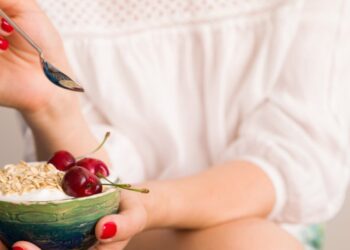 Saat Asam Lambung Naik, Coba Camilan Sehat Berikut Ini!