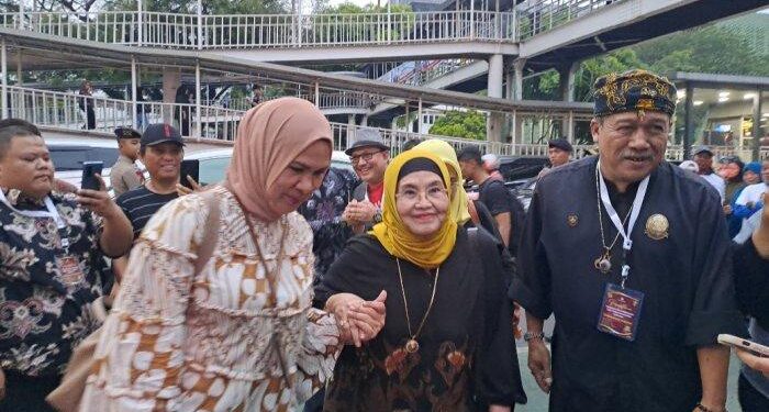 Daftar Pilgub Jakarta ke KPU, Paslon Dharma-Kun Ditemani Eks Menkes Siti Fadilah Supari
