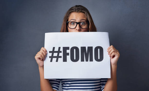 Daripada FOMO Mending Jadi JOMO, Apa Sih Itu?