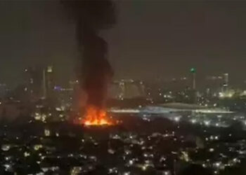 Kebakaran Landa Permukiman Padat Penduduk di Manggarai, Puluhan Damkar Dikerahkan