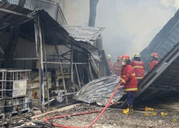Diduga Alami Korsleting Listrik, Sebuah Percetakan di Pondok Aren Hangus Terbakar