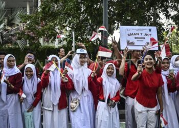 Menuju IKN, Kirab Bendera Pusaka Merah Putih Diiringi Abang-None Hingga Pamong Praja