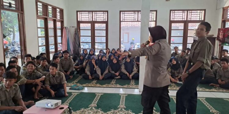 Police Goes to School di SMK Muhammadiyah, Kanit Binmas: “Narkoba No, Belajar Yes”