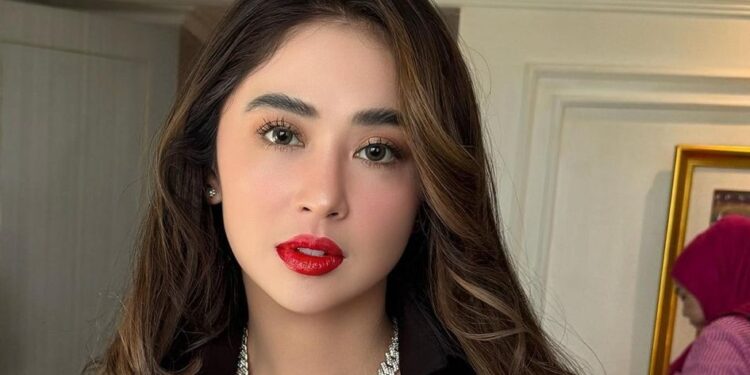 Kesal Dituding Mandul, Dewi Perssik Tunjukkan Hasil USG