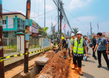 Tinjau Proyek Infrastruktur di Pisangan Ciptim, Pilar: Bangun Pedestrian Lebih Rapi dan Nyaman