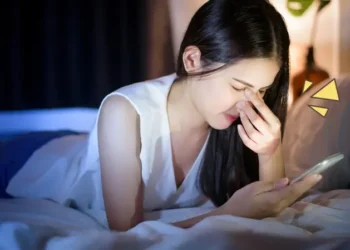 Catat! Penggunaan Ponsel Berlebihan Bisa Sebabkan Penyakit Berbahaya