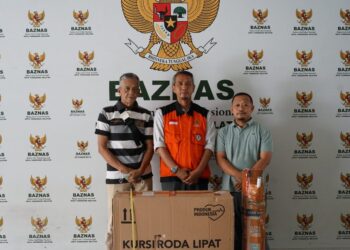 BAZNAS Serahkan Bantuan Kursi Roda pada Warga Setu dalam Rangka ‘Tangsel Berjalan’