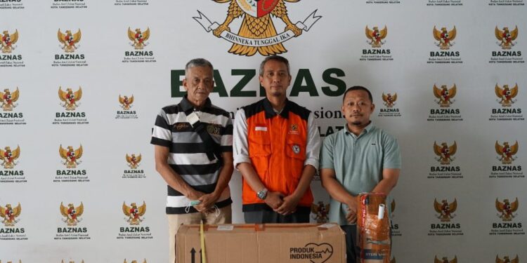BAZNAS Serahkan Bantuan Kursi Roda pada Warga Setu dalam Rangka ‘Tangsel Berjalan’